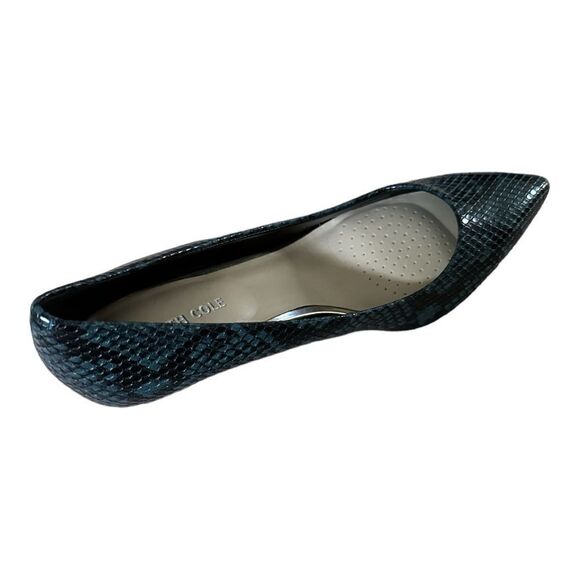 Kenneth Cole New York Morgan Kitten-Heel Pumps in the Size 9.5M in Ocean Snake - Picture 6 of 9
